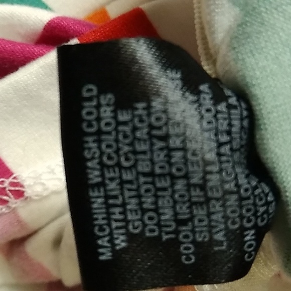 2 Rouge Collection bright tops - Picture 13 of 13